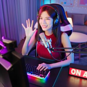 Live Streaming Games on Facebook
